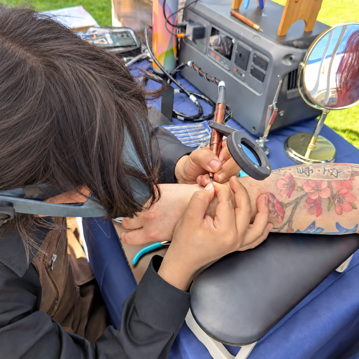 A Starmarked artist finishing a guest’s custom-fit bracelet