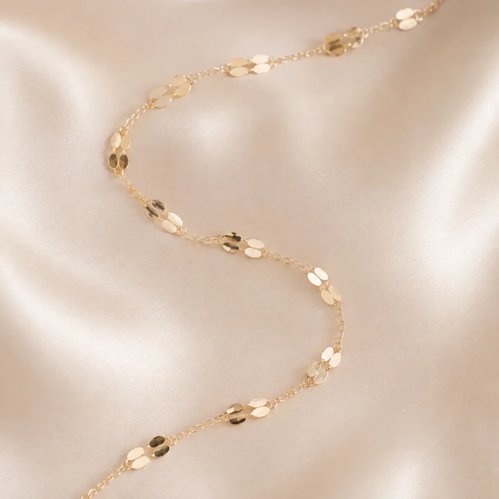 Lip Chain with reflective gold-filled oval links